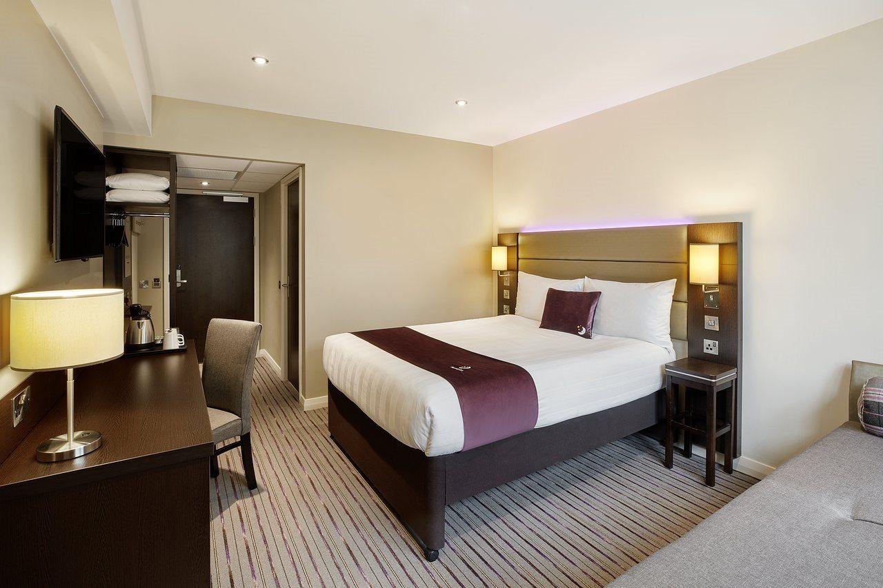 Premier Inn Abergavenny Exterior foto