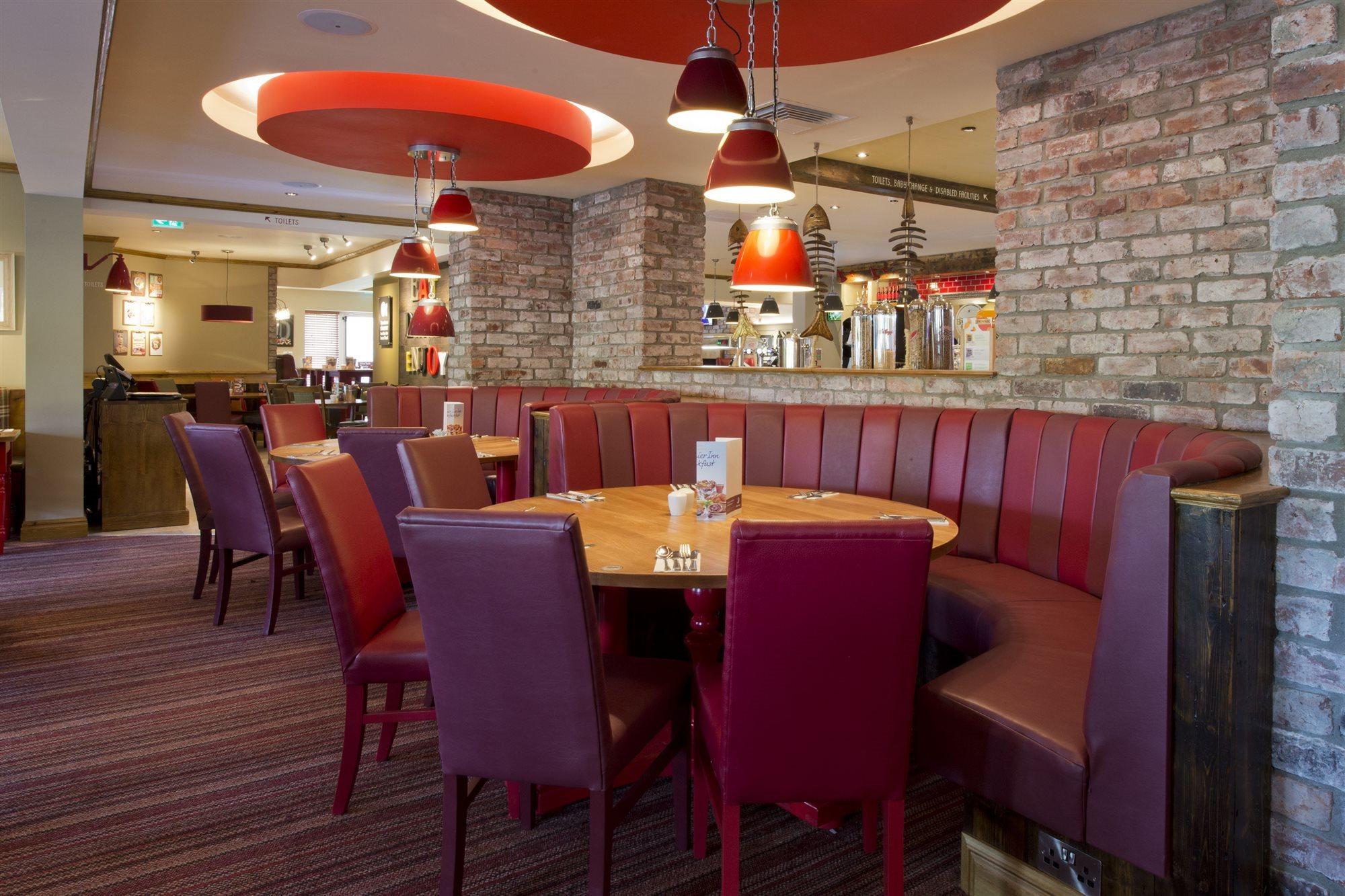 Premier Inn Abergavenny Exterior foto